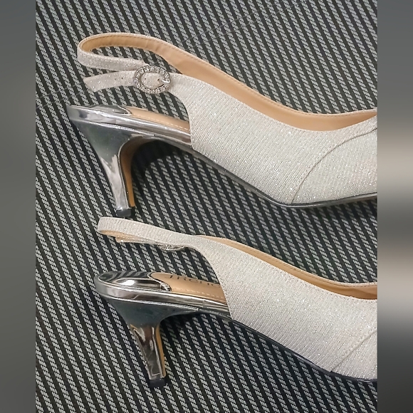 J. Renee SILVER Gabino Pointed Toe w/ BOW, Slingback Pumps *Sz 9.5* NEW, no Tags - Picture 11 of 16